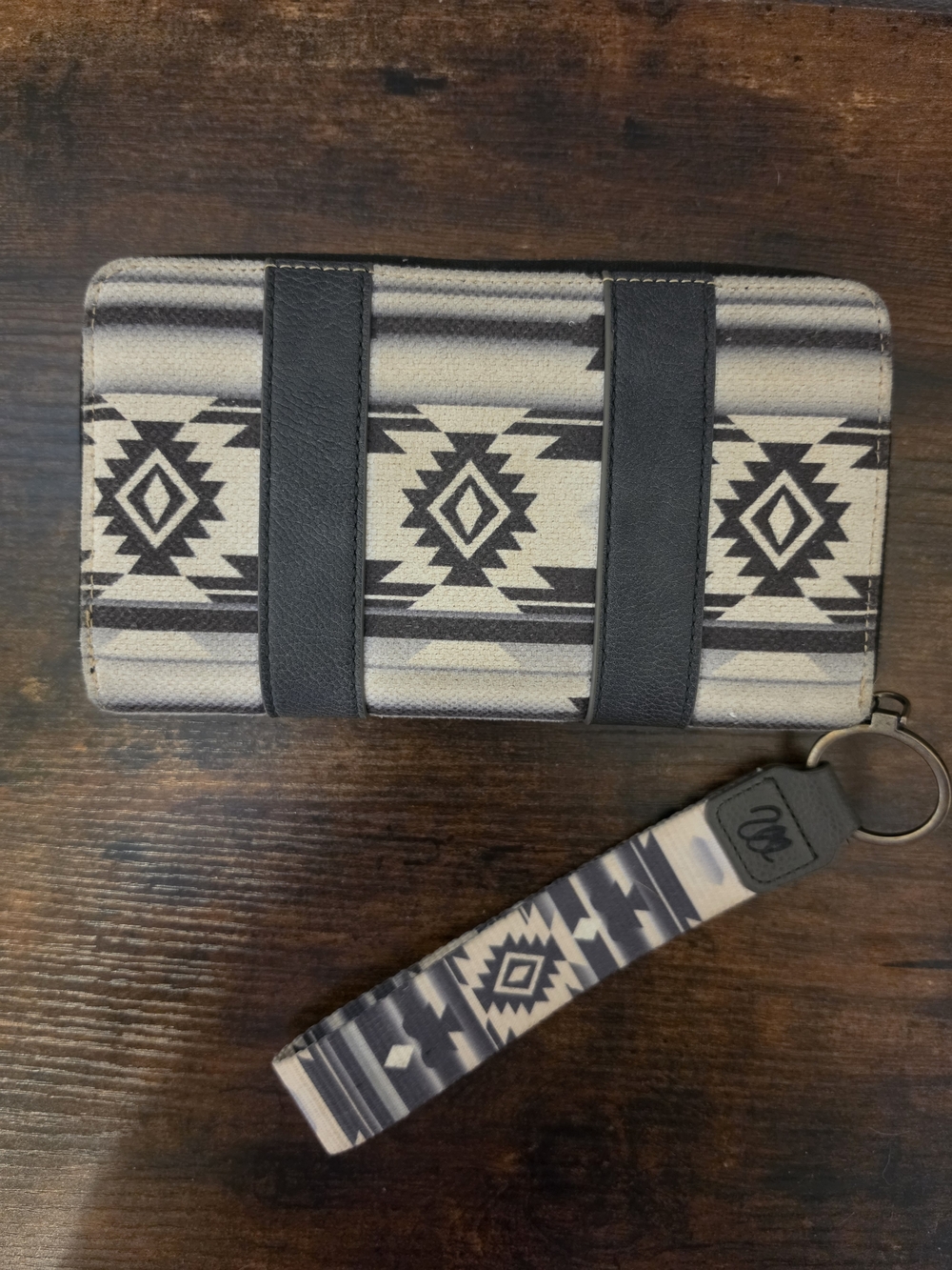 Wrangler Black & Cream Southwestern Tote Set - Picture 11 of 13
